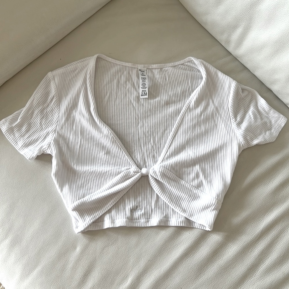 Alo Yoga Ribbed Knotty Short Sleeve (in White)